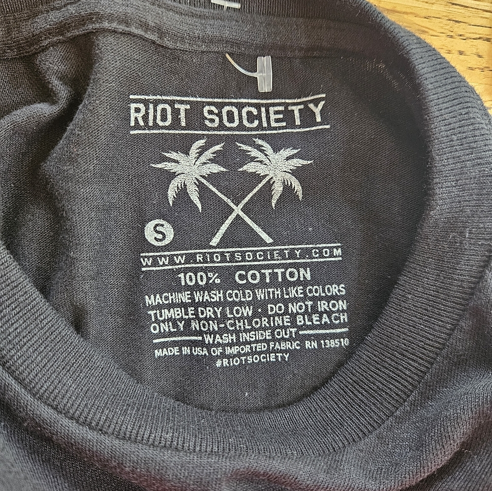 Riot Society Black Graphic Tee "Child Play 2 Chucky " Size Small - Picture 9 of 9
